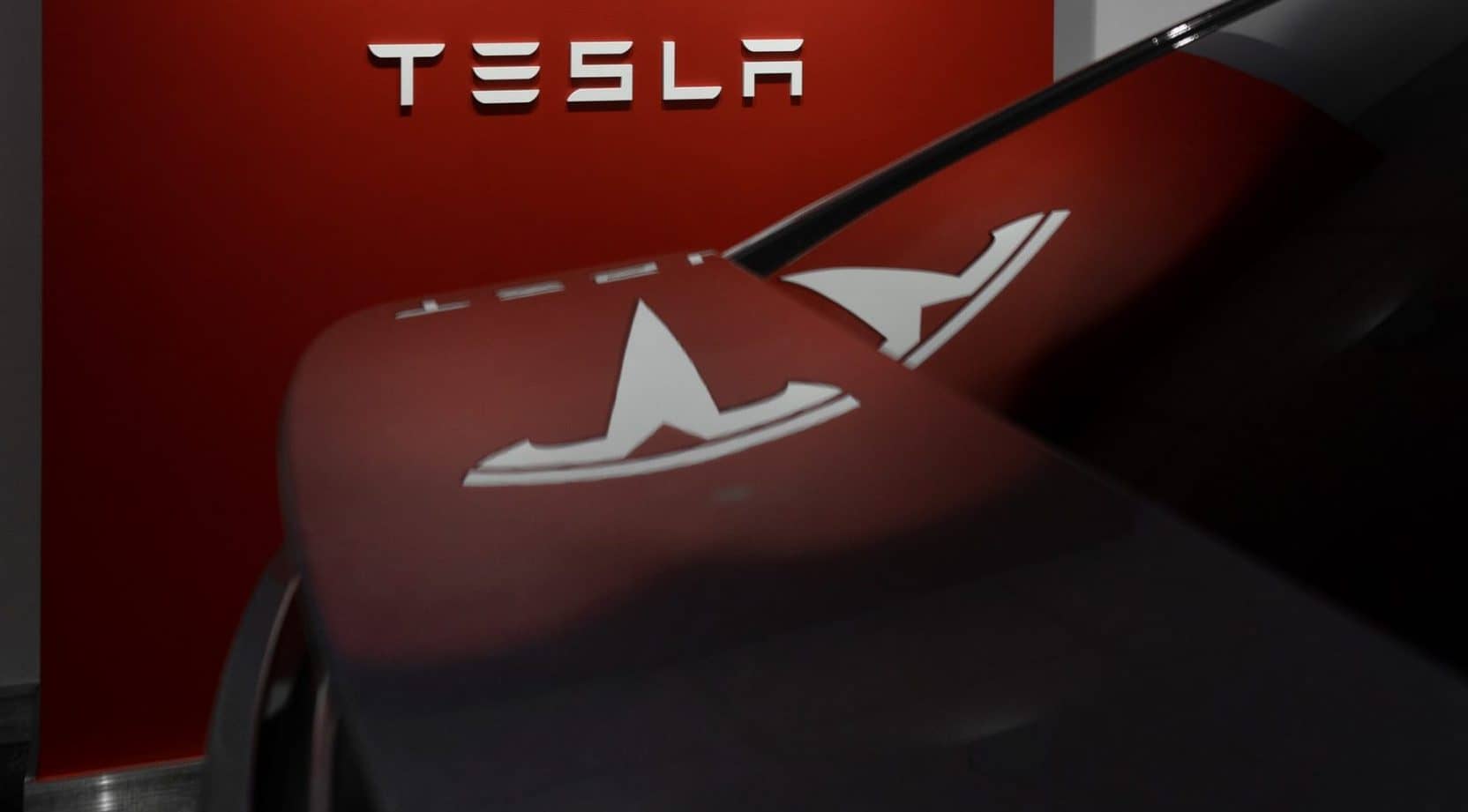 Tesla Goes Hands-Up For Higher Taxes On Gas-Vehicles In The UK