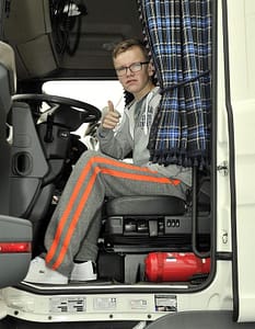 Read more about the article Should teenagers be allowed to drive big rigs?