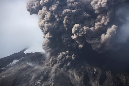 You are currently viewing Bali Volcano: 100000 Told to Evacuate as the Mount Spews Huge Ash Cloud
